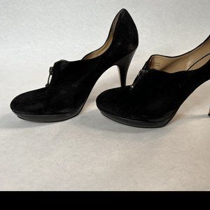 Via Spiga Black high heel with front zip closure